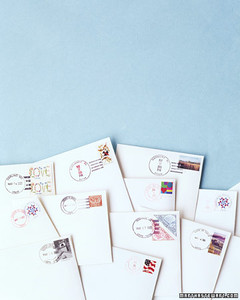 10 Things You Should Know Before Mailing Your Wedding Invitations A100145 Sum03 Bluetag Jpg