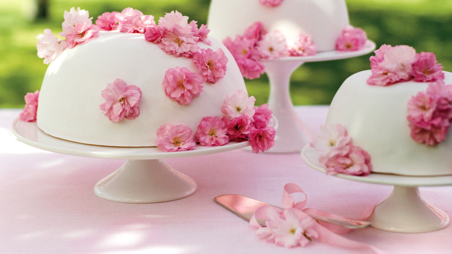 8 Pretty Cakes to Make a Sweet Impression at a Bridal