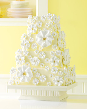 Red Wedding Cakes Bouquet Flower 5 Wedding Cake Ideas That Come By Their Soft Colors Naturally