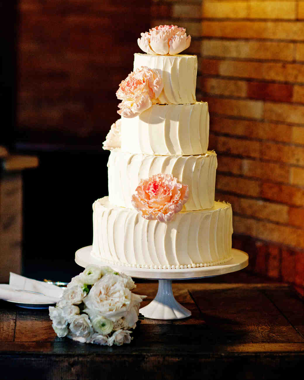 45 Wedding Cakes With Sugar Flowers That Look Stunningly ...