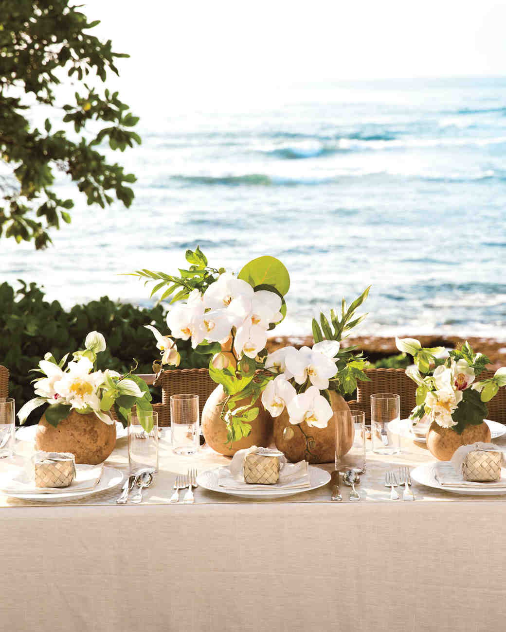 Hawaiian Themed Wedding Decorations : Pull Off a Hawaiian Luau Wedding