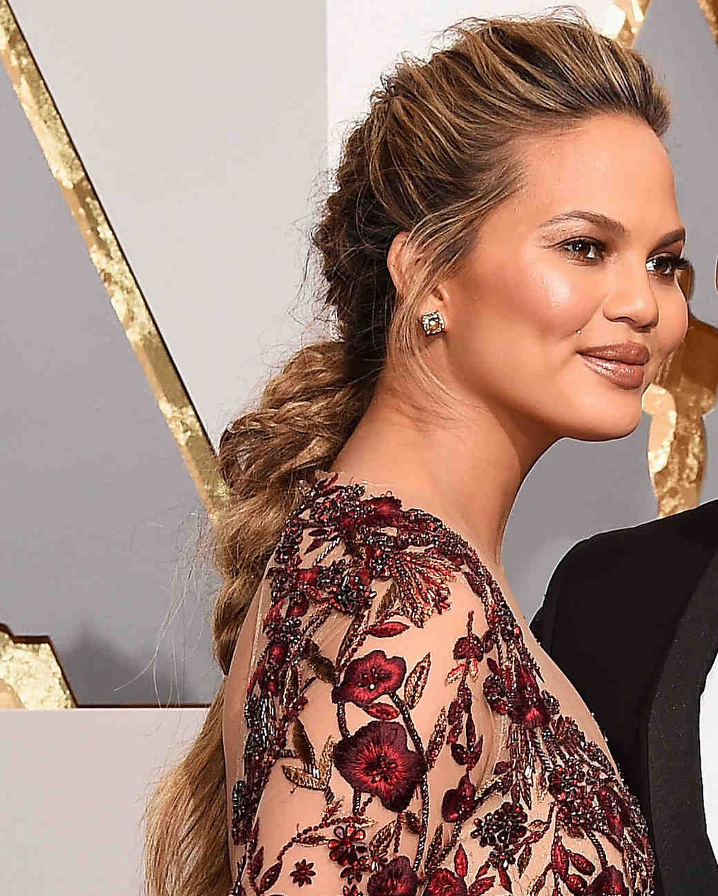 The Best Wedding Hairstyles For Round Faces Martha Stewart Weddings The Best Wedding Hairstyles For Round Faces Martha Stewart Weddings