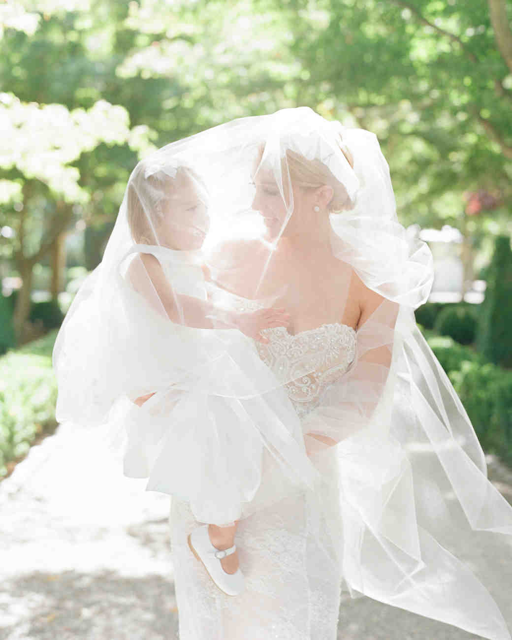 55 Heartwarming MotherDaughter Wedding Photos Martha Stewart Weddings