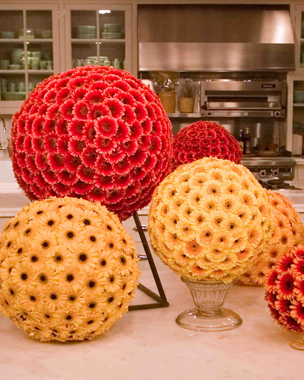 Centrais da esfera da flor vermelha e laranja