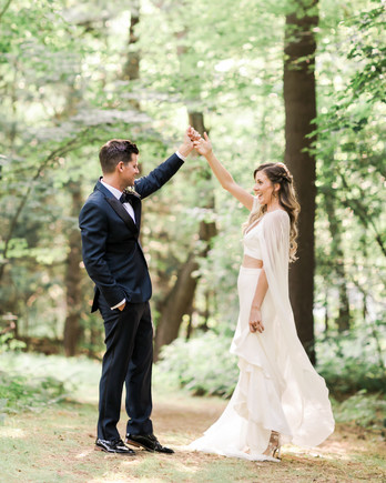 https://assets.marthastewartweddings.com/styles/img_348x435/d49/vanessa-steven-wedding-couple-3a1238-6480897-0318/vanessa-steven-wedding-couple-3a1238-6480897-0318_vert.jpg