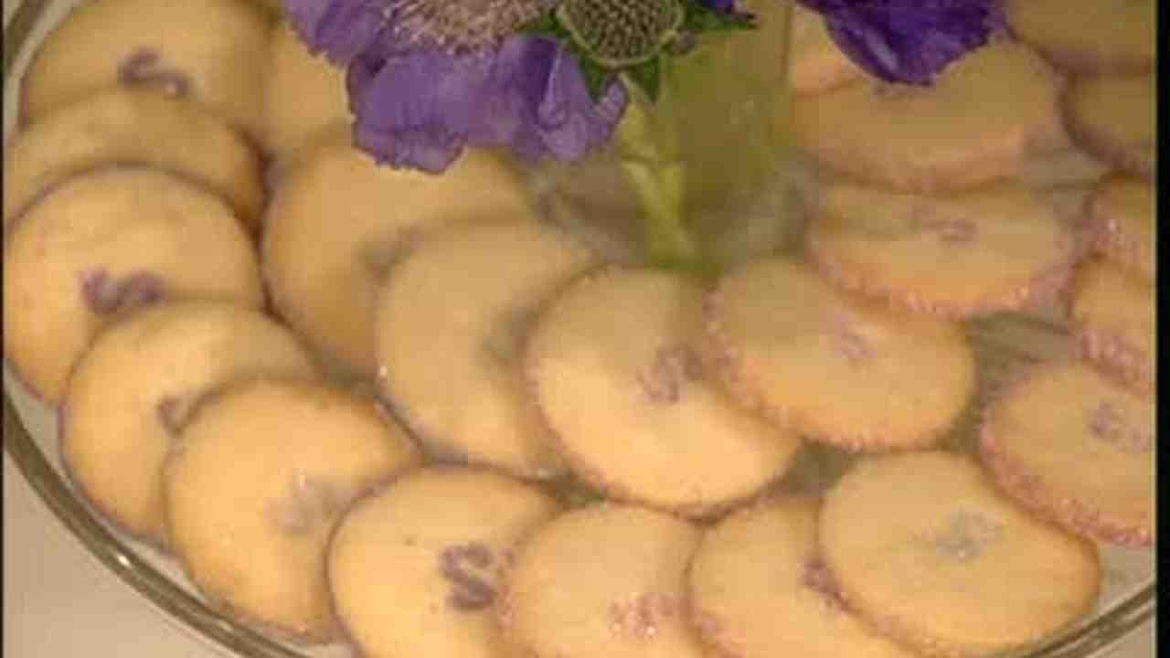 Video How To Make Monogram Sugar Cookies Martha Stewart Weddings
