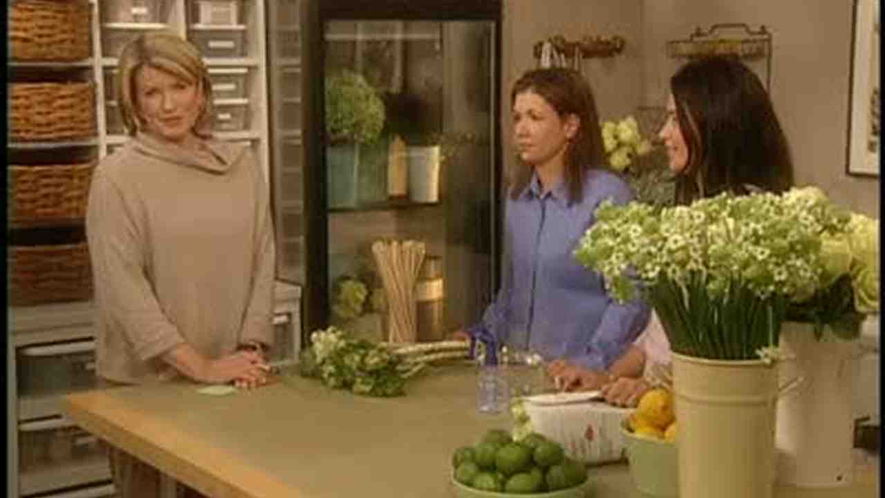 Video Decorative Floral Arrangement With Roses And Kale Martha