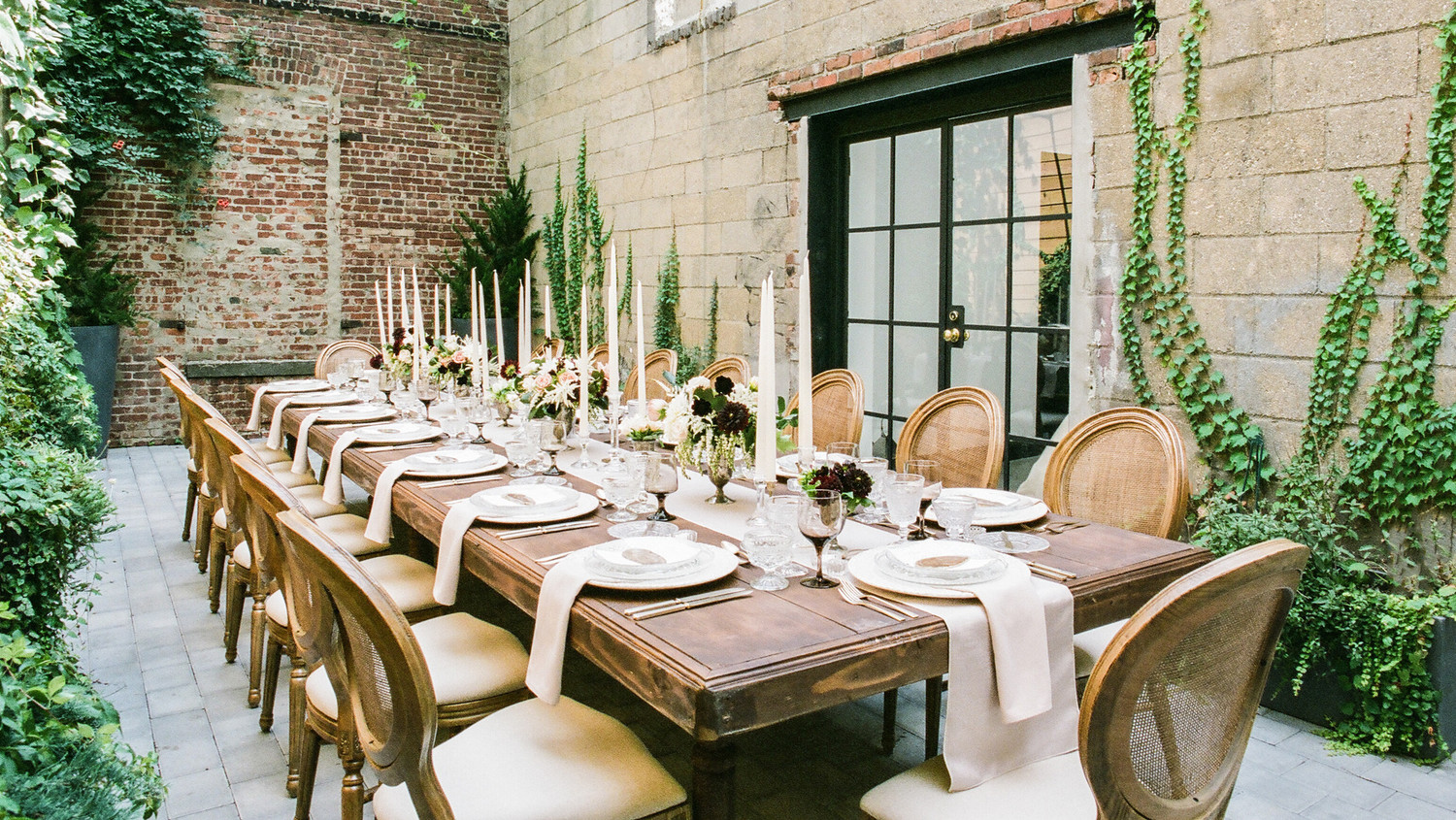 This Dreamy Wedding Tablescape Gives New Meaning To Rustic Chic This Dreamy Wedding Tablescape Gives New Meaning To Rustic Chic