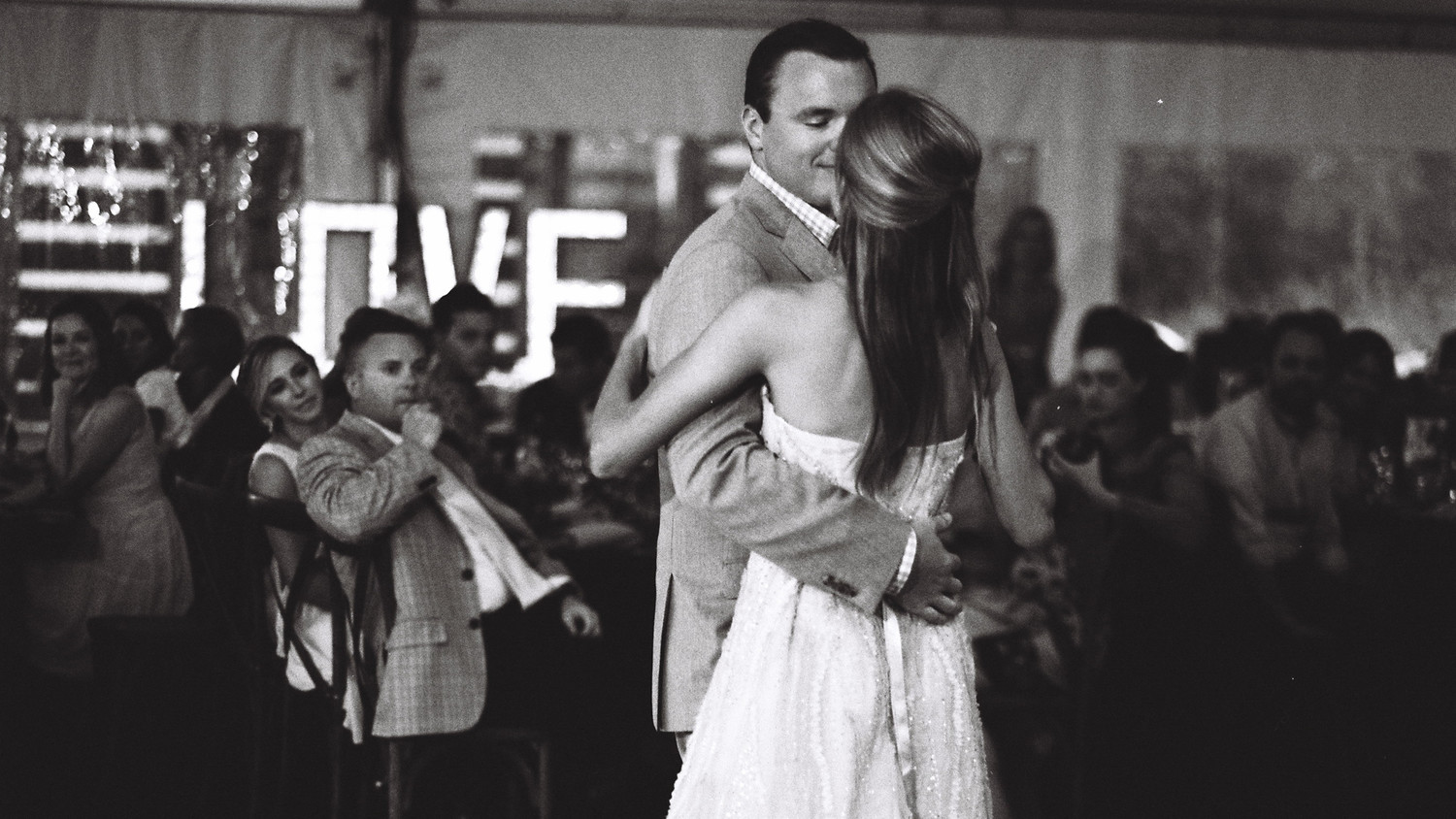 16 Songs Guaranteed To Get All Your Guests On The Dance Floor