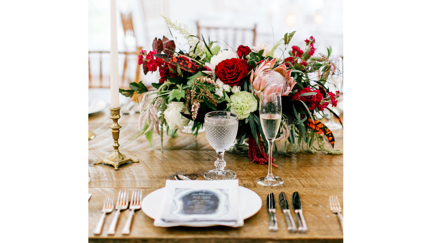 How To Determine How Big Your Wedding Centerpieces Should Be