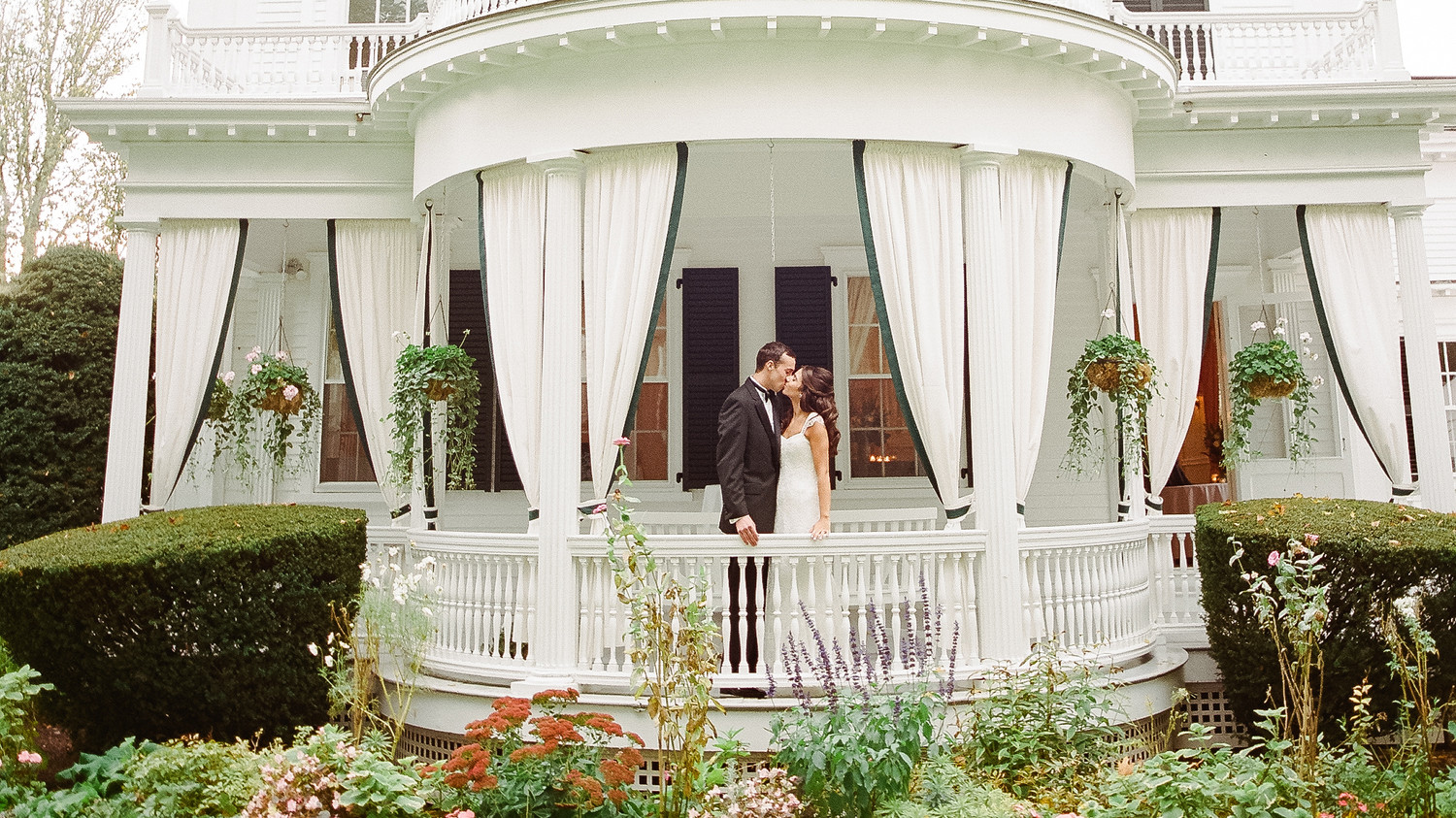 Lindsay and Garrett’s Martha’s Vineyard Wedding | Martha Stewart Weddings1500 x 843