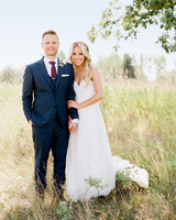 55 Simple Wedding Hairstyles That Prove Less Is More Martha Bride And Groom