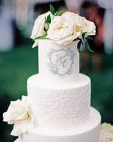 Our Favorite Monogrammed Wedding Cakes Martha Weddings Monogram Wedding Cake Olivia Leigh Photographie Three Tarts Bakery