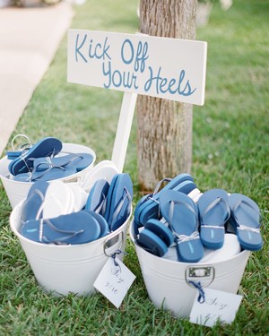 50 Creative Wedding Favors That Will Delight Your Guests Martha Summer Wedding Favors To Keep Guests Comfortable
