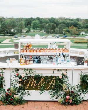 11 Cool Wedding Bars That Served It Up Martha Weddings Expert Roved Tips For Planning The Perfect Open Bar