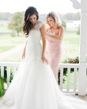 https://assets.marthastewartweddings.com/styles/wmax-300/d42/destiny-taylor-wedding-mom-45-s112347-1115/destiny-taylor-wedding-mom-45-s112347-1115_vert.jpg