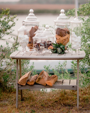 23 Delicious Ways To Serve Donuts At Your Wedding Martha Wedding S 039 Mores Desserts That Guests Will Want
