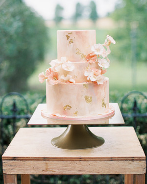 44 Wedding Cakes With Fresh Flowers Martha Weddings Wedding Cakes With Sugar Flowers That Look Incredibly Real