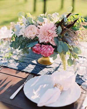 50 Wedding Centerpiece Ideas We Love Martha Weddings 20 Pretty Dahlia Wedding Centerpieces