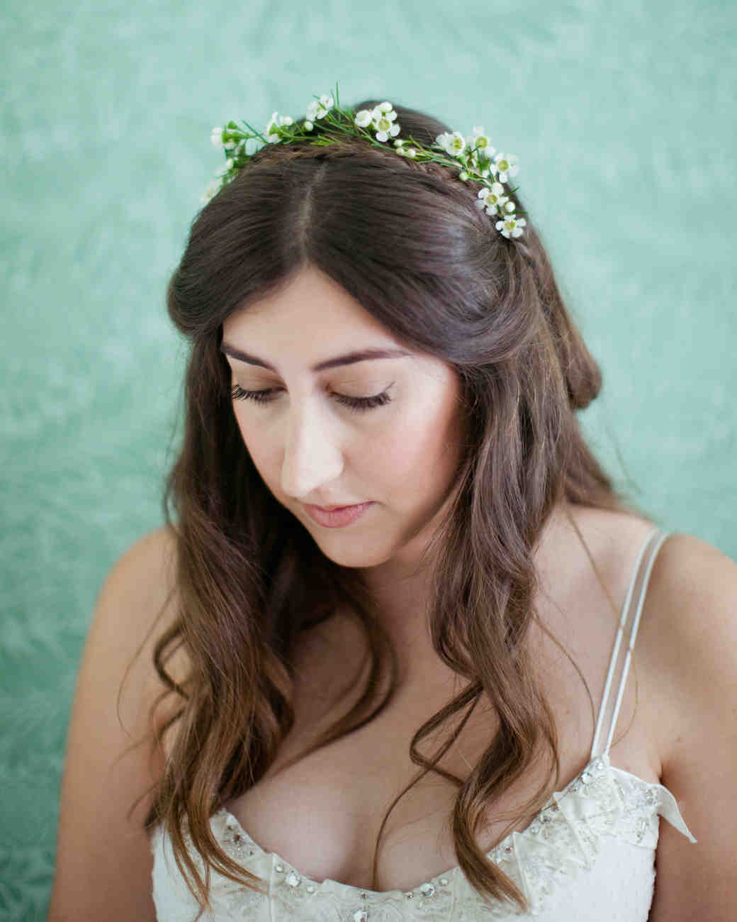 16 Gorgeous Medium-Length Wedding Hairstyles | Martha ...