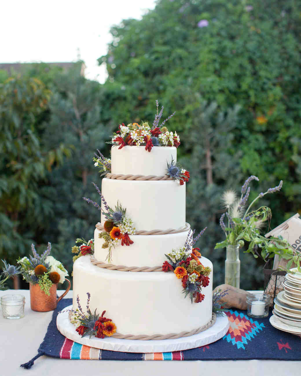29 Summer Wedding Cakes That We Re Sweet On Martha Weddings A New Twist