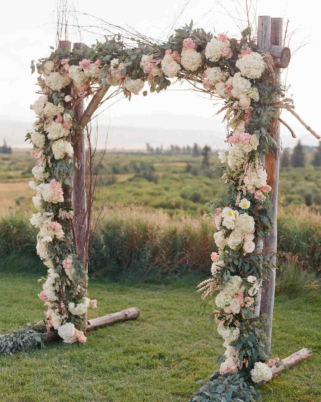 59 Wedding Arches That Will Instantly Upgrade Your Ceremony Martha   Alison Ware Rw0113 062 Vert 