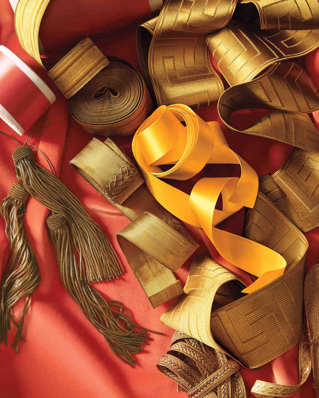 6 Ways To Pull Off A C And Gold Color Palette Martha 6 Ways To Pull Off A C And Gold Color Palette Martha Weddings