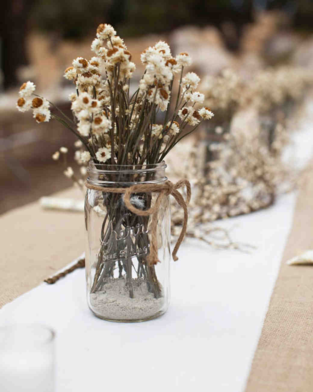 24-dried-flower-arrangements-that-are-perfect-for-a-fall-wedding