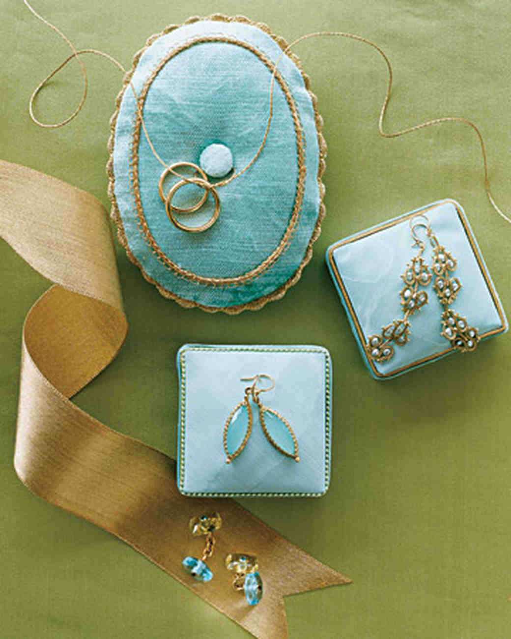 5 Ways To Use Aqua And Gold At Your Wedding Martha Weddings Gold And Aqua Jewelry