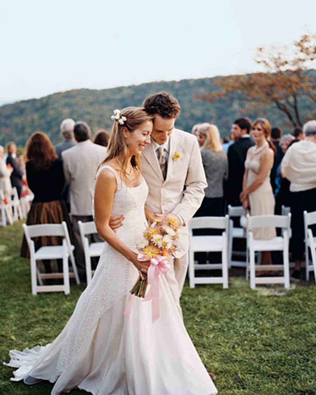 A Vibrant Casual Outdoor Wedding in Tennessee | Martha ...