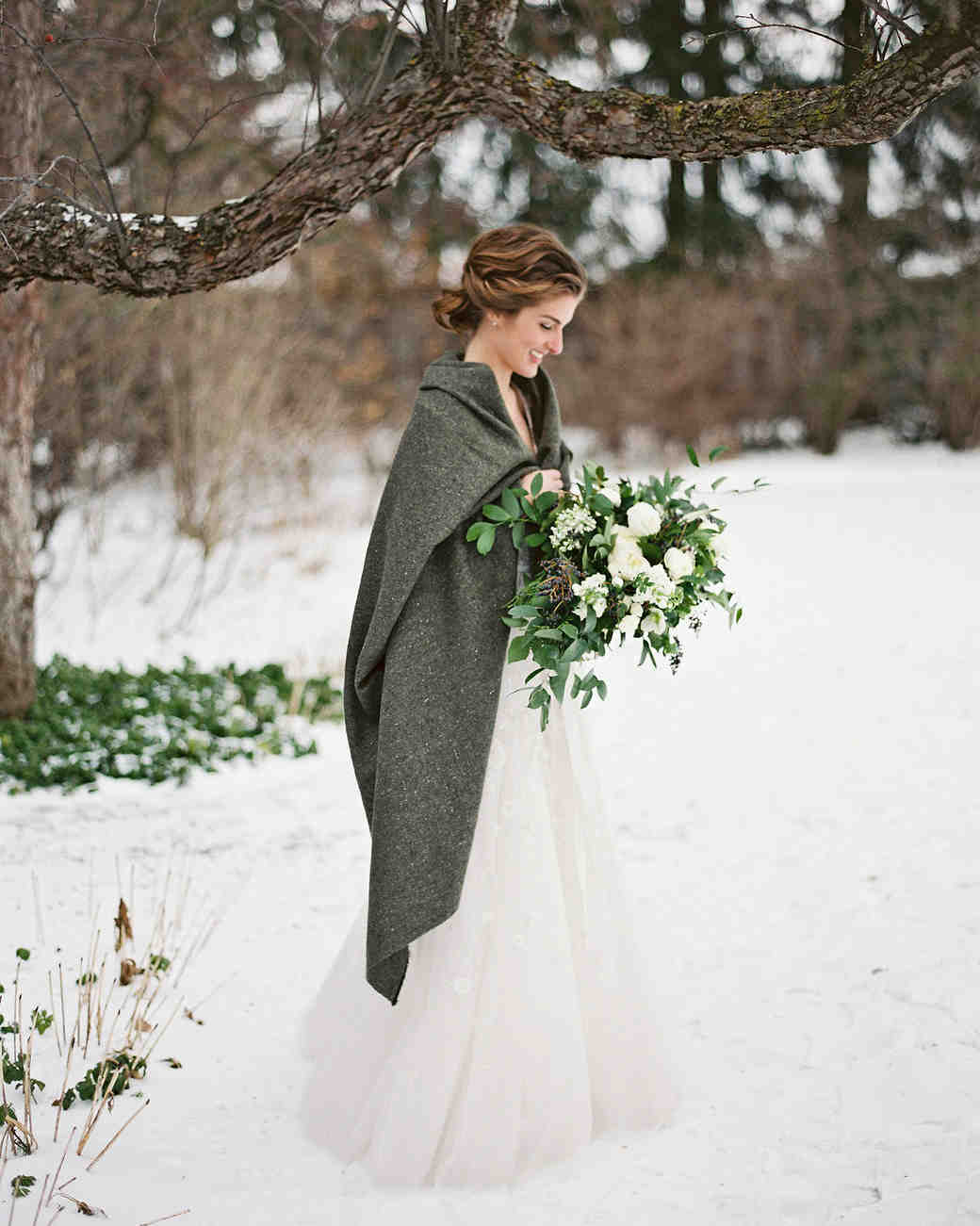 34 Snowy Wedding Photos That Will Make You Want to Get