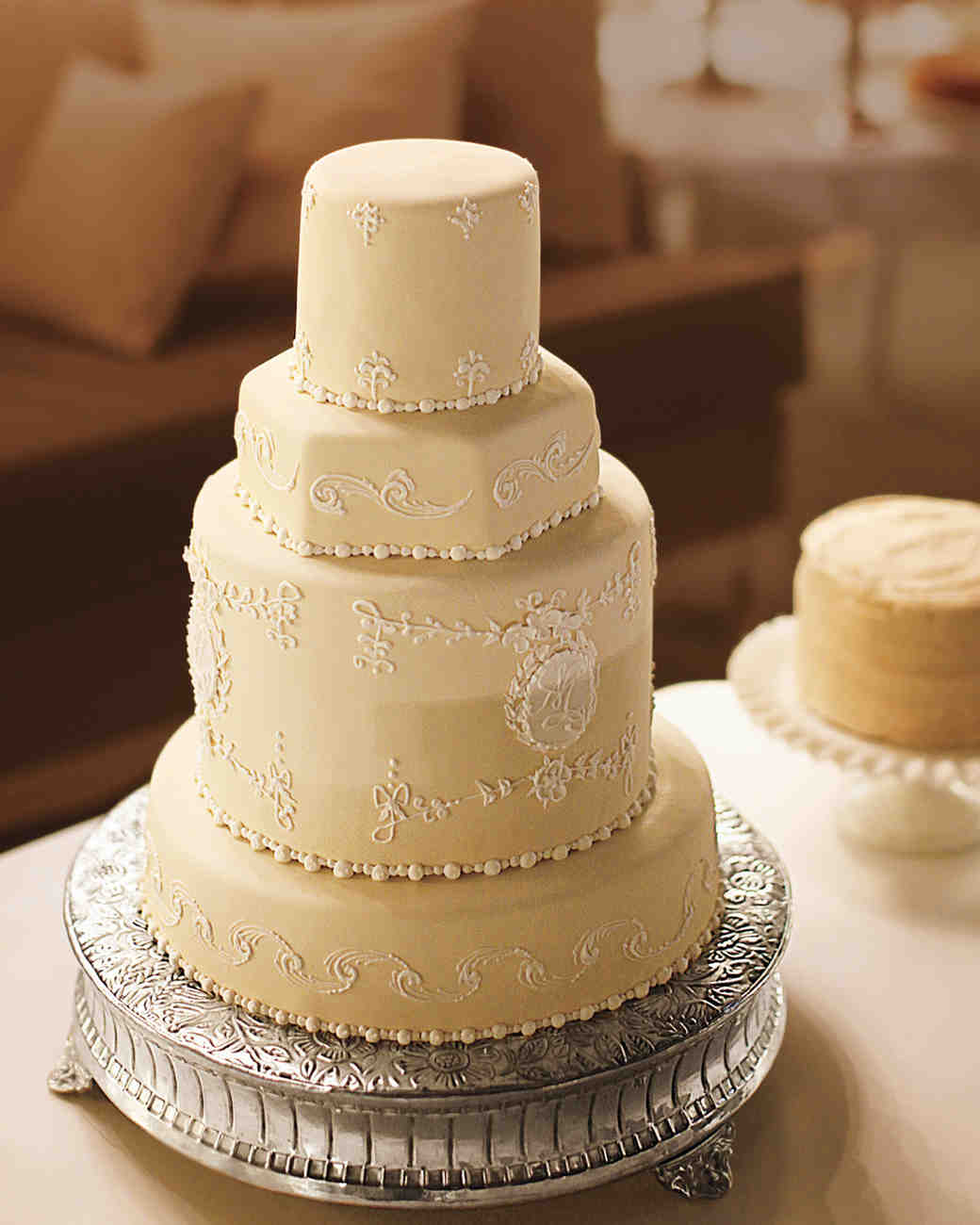 Monogrammed Wedding  Cake  Ideas  You ll Want to Put Your 