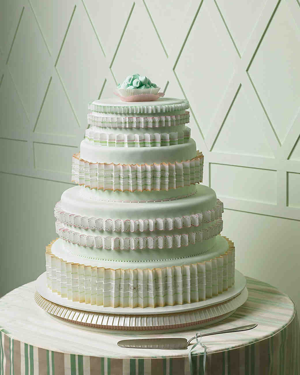 wedding cake white and
