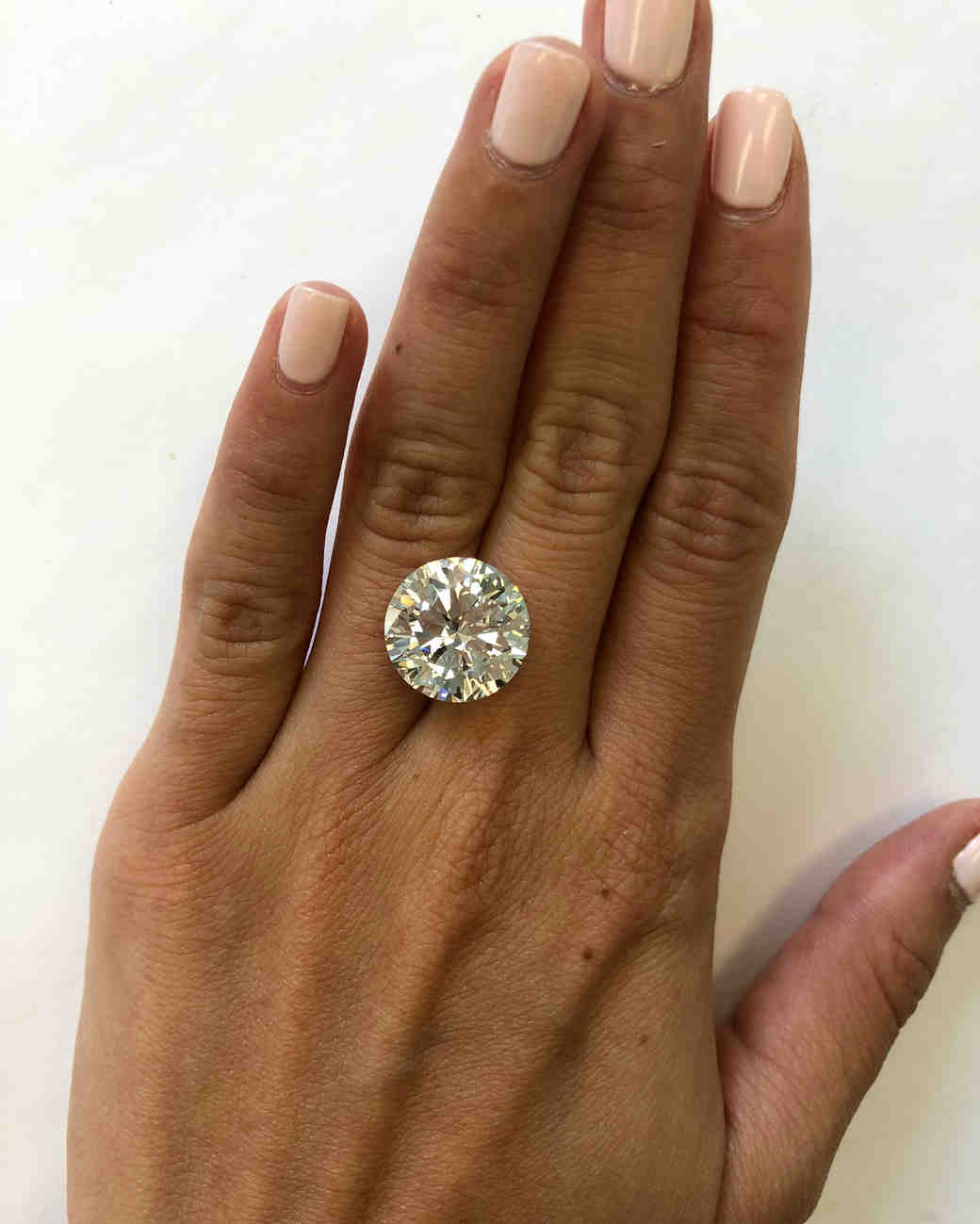 this is what a diamond looks like every size from 5 carats 10 this is what a diamond looks like every size from 5 carats 10
