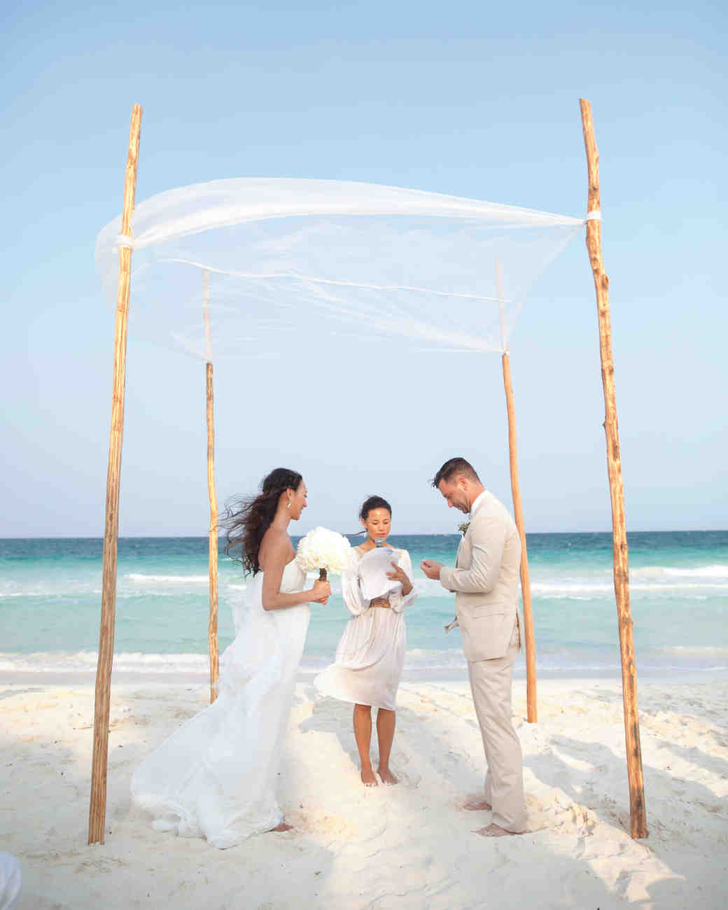 16 Things You Need To Know Pull Off An Outdoor Wedding Martha Consider Your Locale S Pros And Cons A Beach