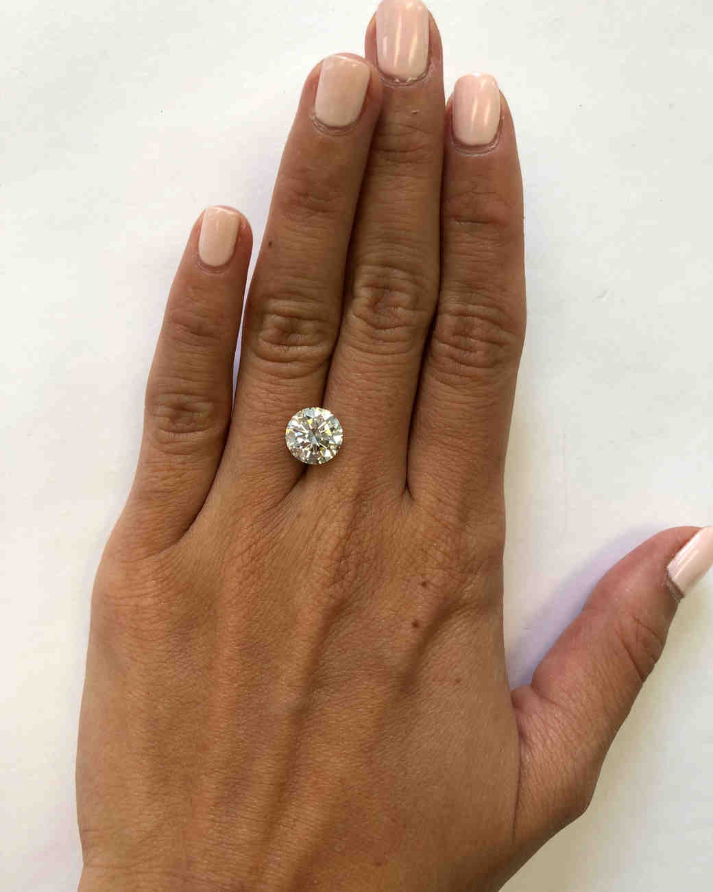 This Is What A Diamond Looks Like At Every Size From 5 Carats To 10 Martha Stewart Weddings This Is What A Diamond Looks Like At Every Size From 5 Carats To 10 Martha Stewart Weddings