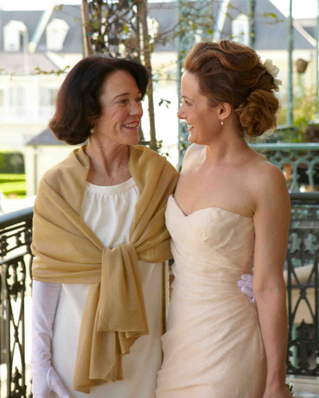 Your Wedding Guest List Etiquette Questions Answered Martha Can I Invite My Closest Aunt Without Inviting The Rest Of Pas Siblings
