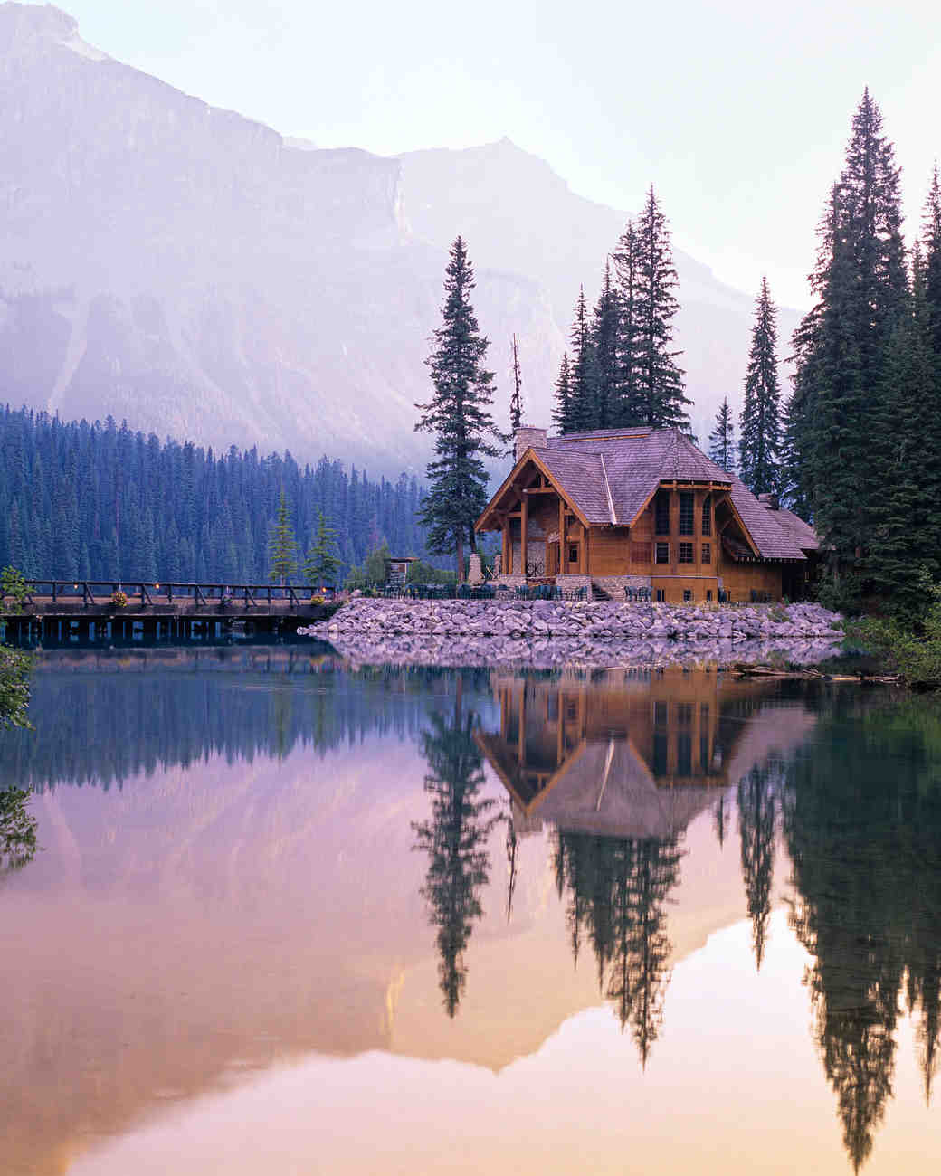 Emerald Lake Lodge In British Columbia Is A Stunning Venue For Tying The Venue Nestled Deep Within Yoho National Park