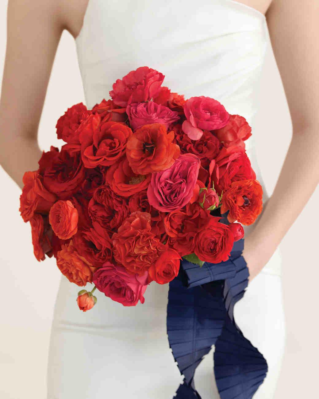 [تصویر:  red-wedding-bouquets-mwd105935-0115_vert...k=ZYMk5u_h]