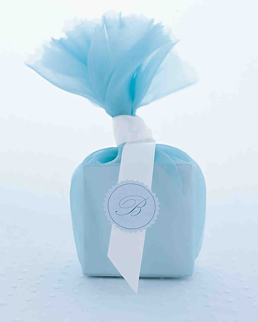 40 Gift-Box Ideas to Hold Your Wedding Favors in Style | Martha Stewart Weddings Get the best gift box ideas for wedding favors and learn how to make them.