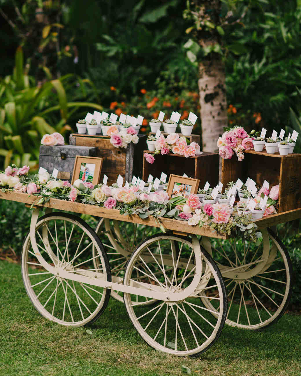 28 Unique Ways to Display Your Wedding Favors | Martha Stewart Weddings