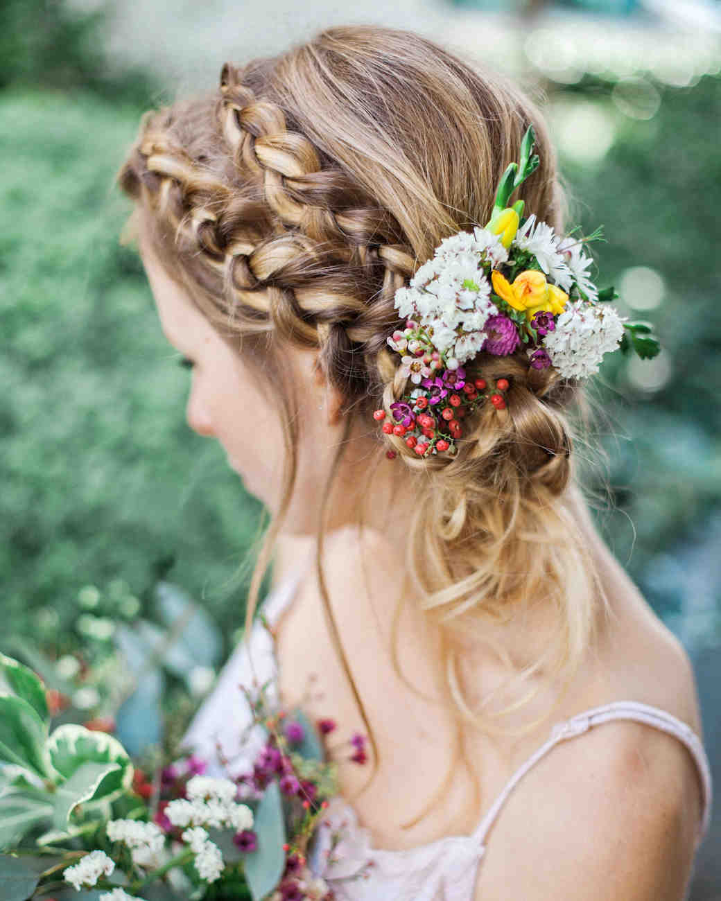 Ways to upgrade the wedding braid 