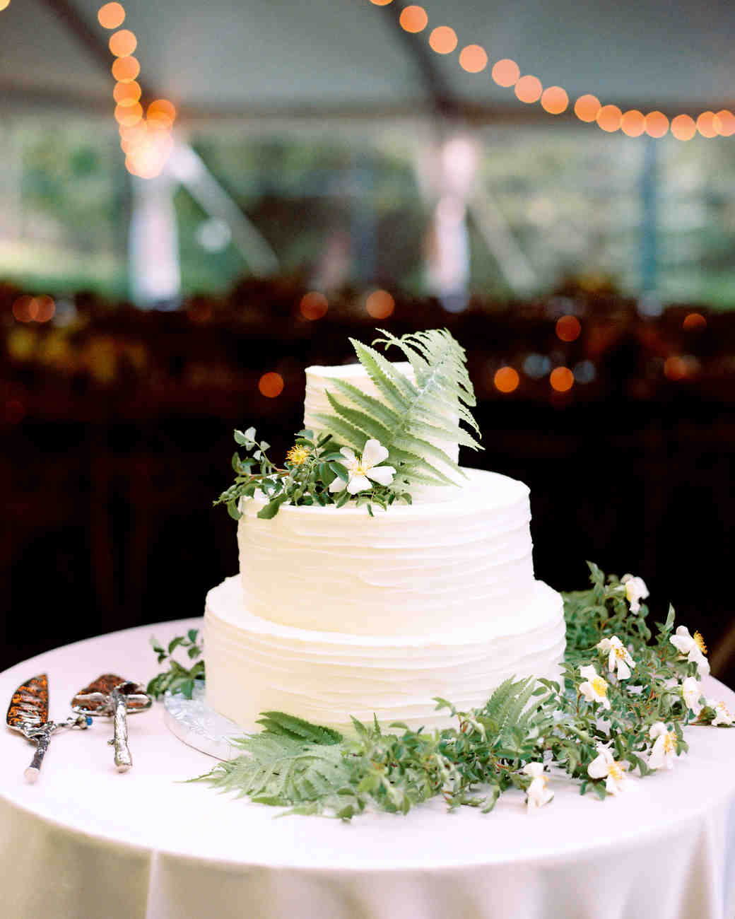 Amnesia Roses & Lace Wedding Cake- Korinne and Tom