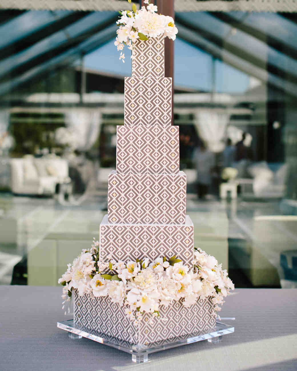 20 Unique Wedding Cake Shapes Contemporary Couples Should Consider Martha Stewart Weddings 4852