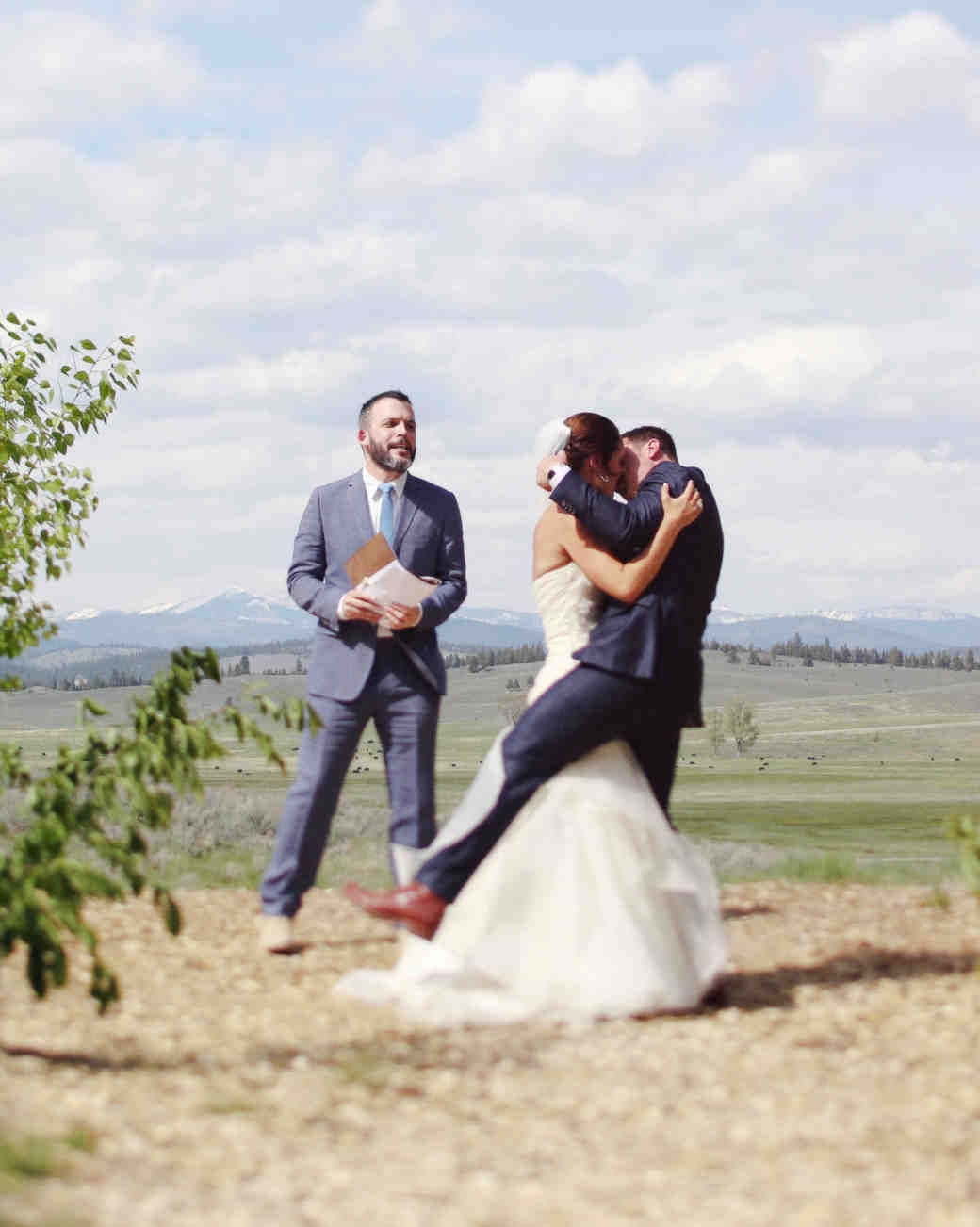 38 Utterly Wedding Day Kisses Martha Weddings