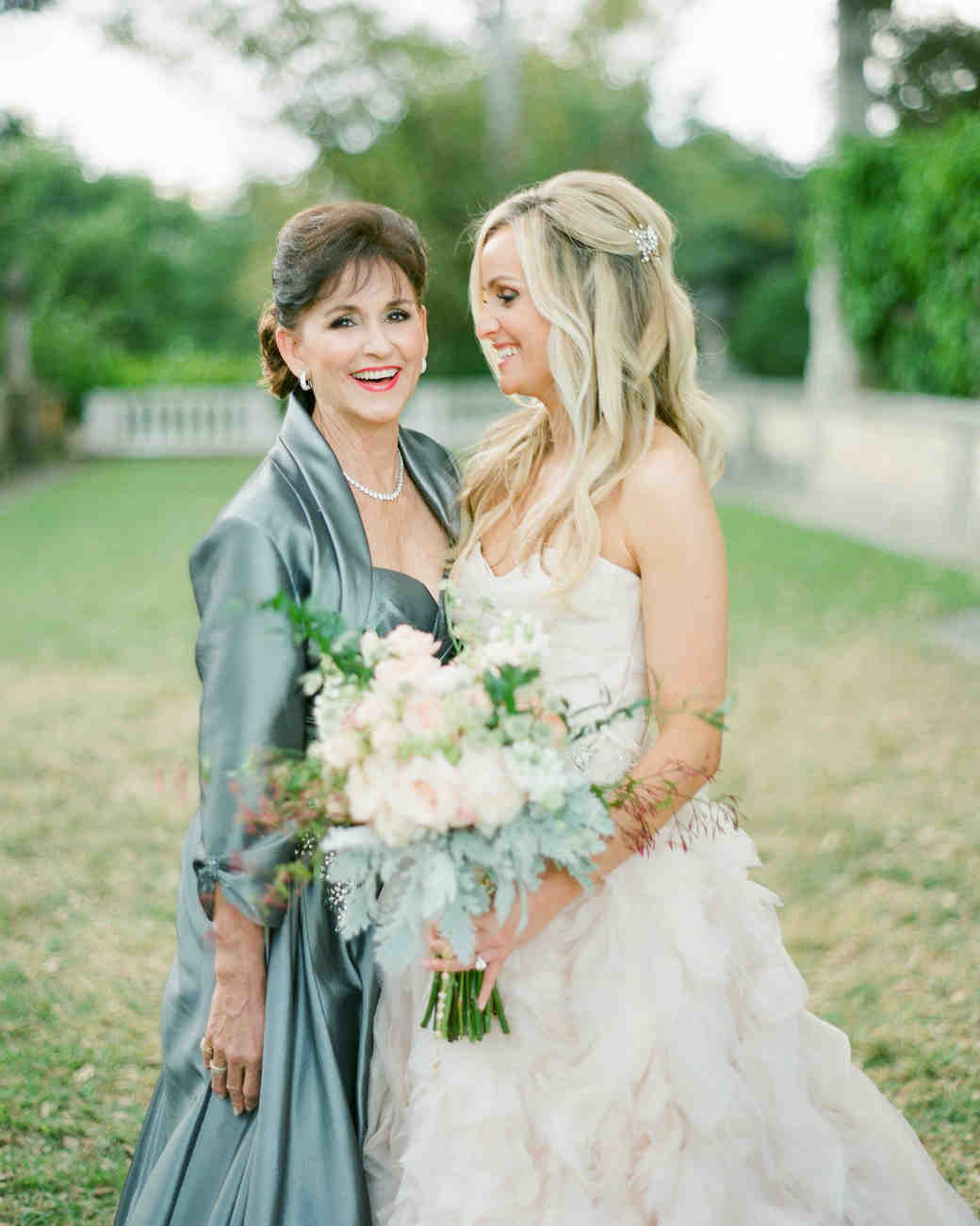 55 Heartwarming Mother-Daughter Wedding Photos | Martha ...