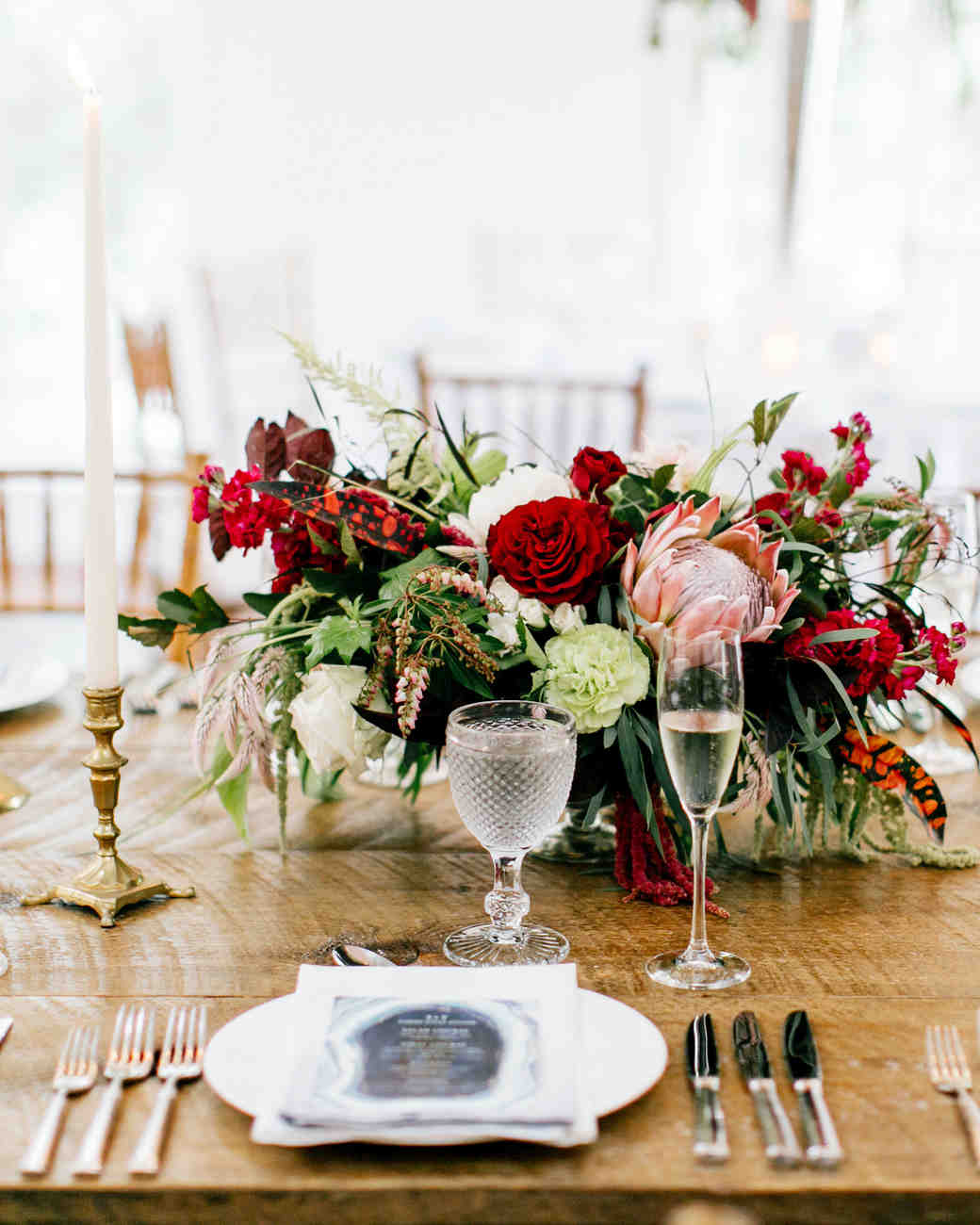 30 Rose Centerpieces That Will Upgrade Your Reception Tables