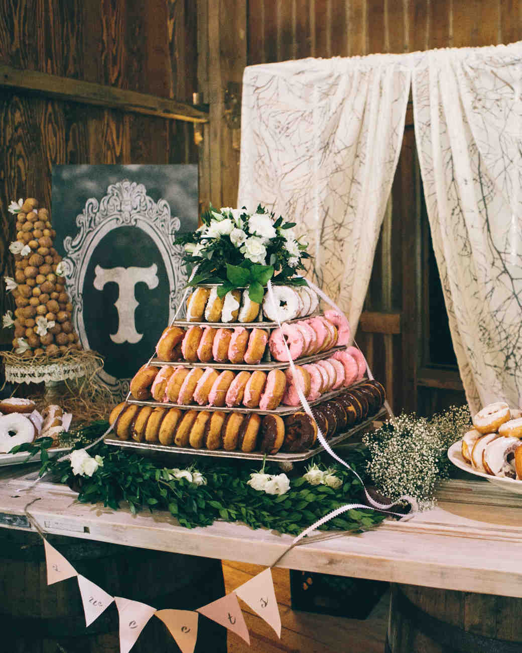 23 Delicious Ways To Serve Donuts At Your Wedding Martha Stewart Weddings 