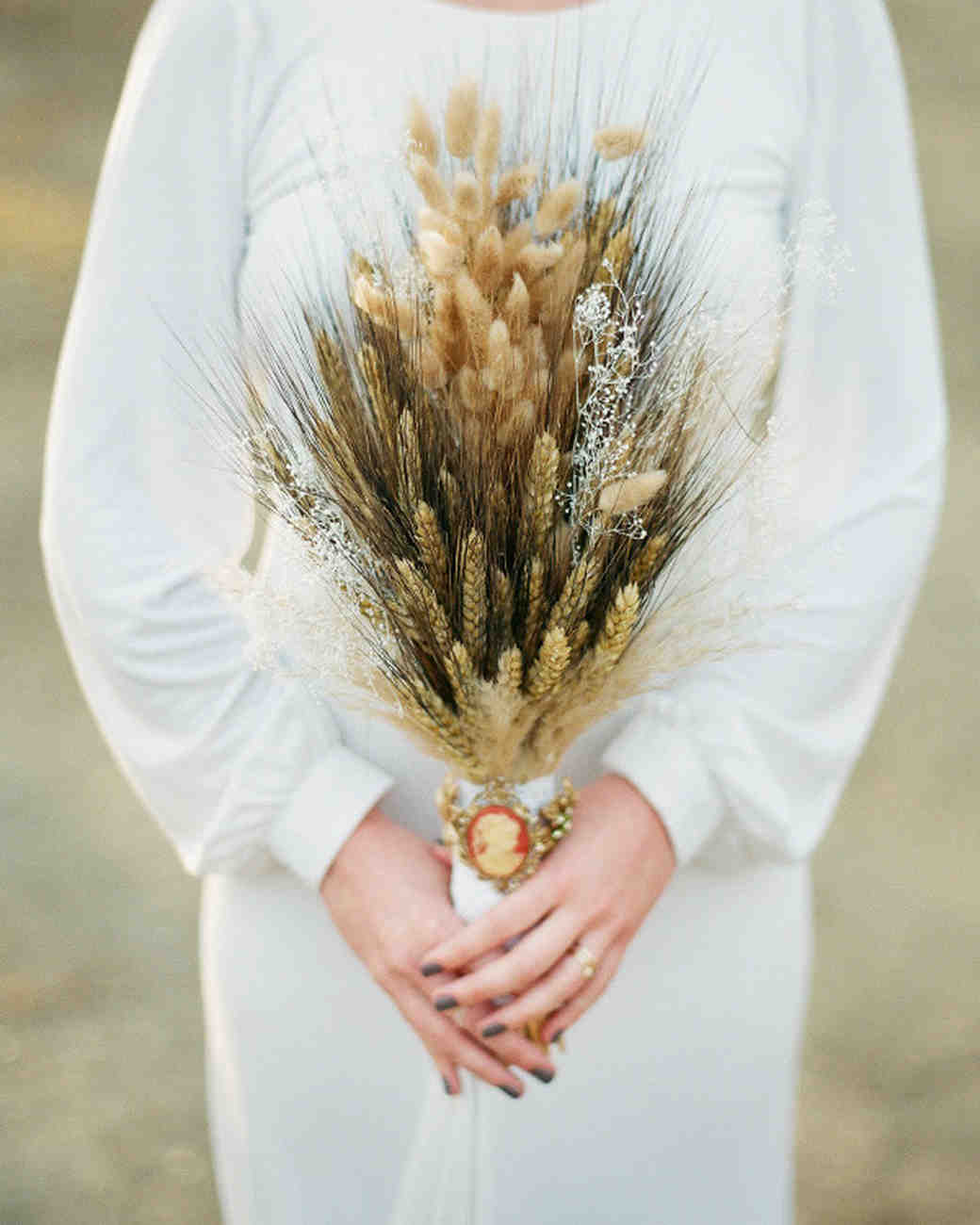 24 Dried Flower Arrangements That Are Perfect for a Fall Wedding