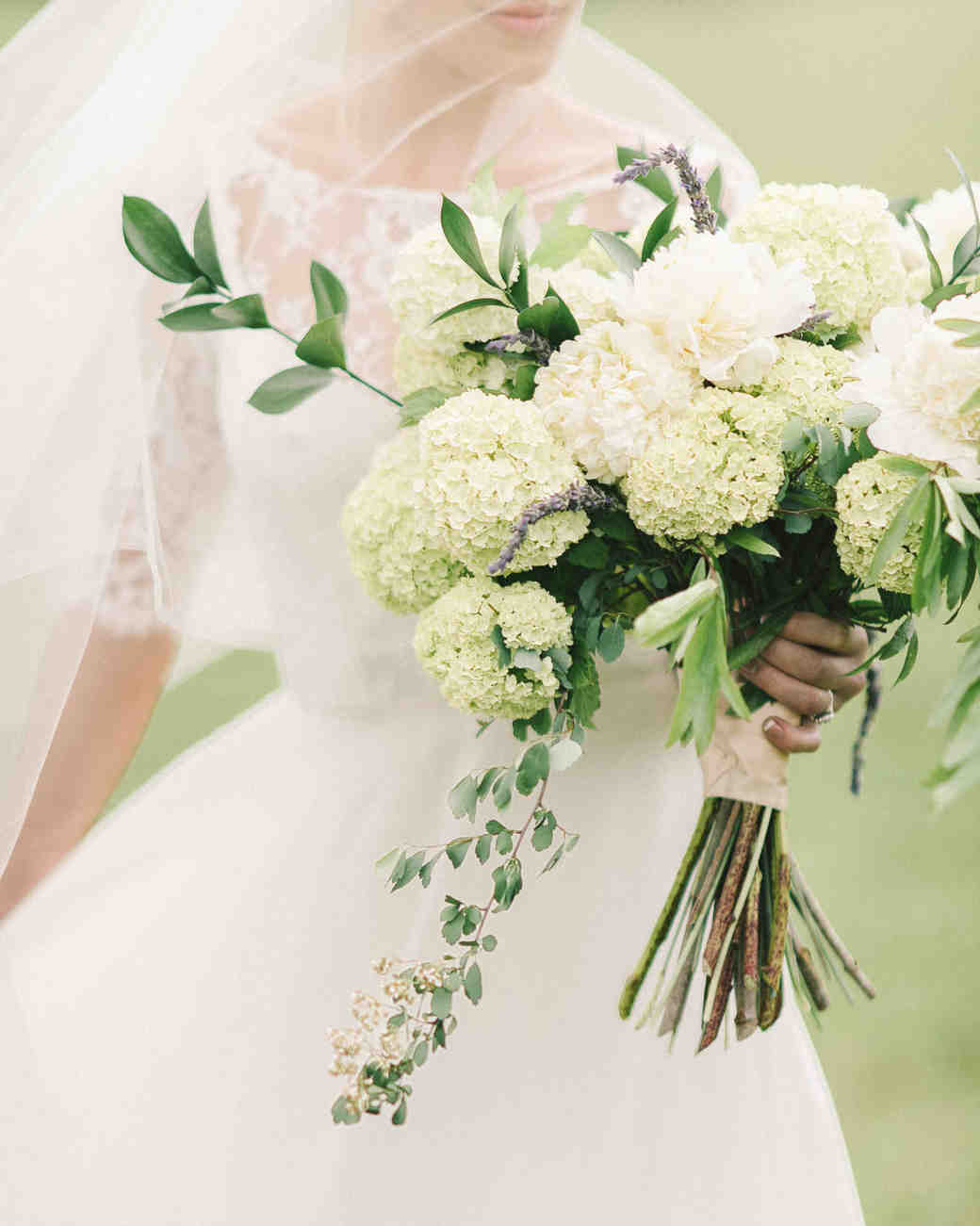 20 Hydrangea Wedding Bouquets Any Bride Would Love Martha Hydrangea Bouquets Elizabeth Fogarty